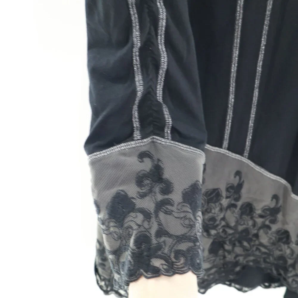 Gretty Zueger stylish black